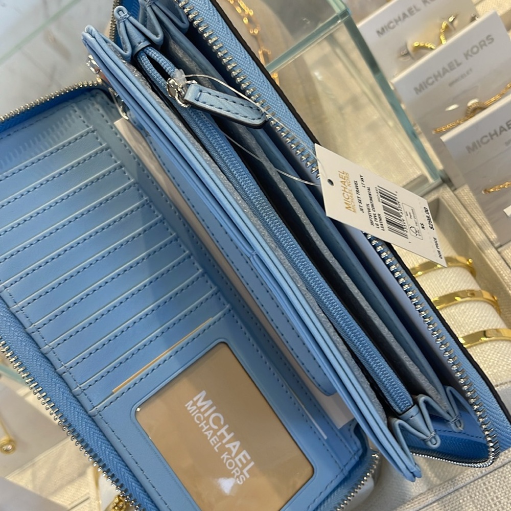 MICHAEL KORS Large Pebbled Leather Continental Wallet Wristlet Phone Holder
NWT - Picture 15 of 16